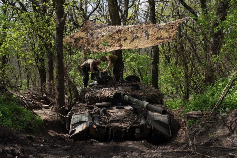 Ukrainian defender on a tank. By Evgeniy Maloletka
