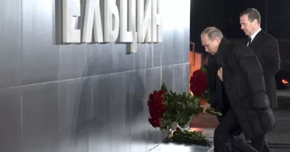 Як Єльцин розвалював Радянський Союз, а Путін розвалює Росію