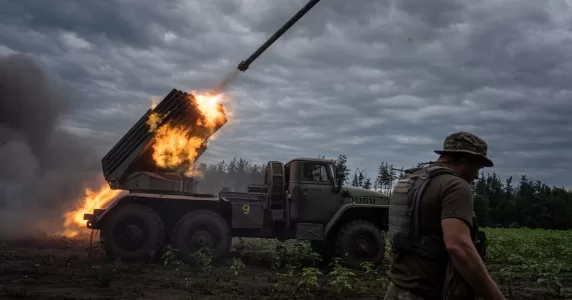 Збройні Сили України звільнили два села на Донеччині, а Росія обстріляла зупинку громадського транспорту у Торецьку. Головне за 4 серпня