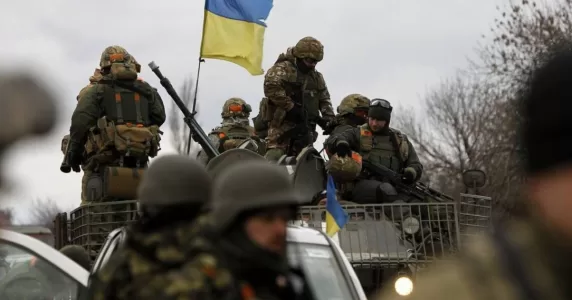 У Херсоні запрацювало українське телебачення, а Британія передала ЗСУ утеплювальне спорядження. Головні новини 12 листопада