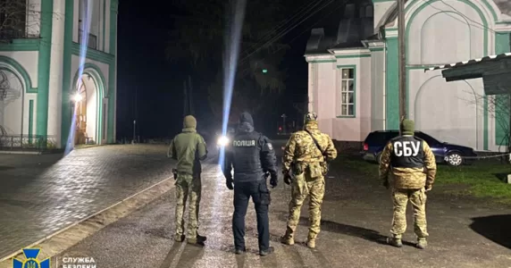 Великі проблеми УПЦ МП та закривавлені пакунки у посольствах України. Головне за 2 грудня