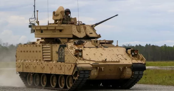 60 БМП Bradley вже їдуть до України, а Франція передасть ще 12 САУ Caesar. Головні новини 31 січня
