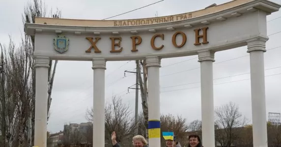 Фейк про гумдопомогу у центрі Херсона, УЗ почала продаж квитків до Донецька. Головне за 13 листопада