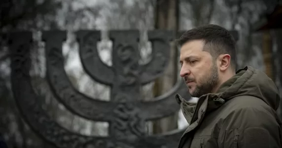 Україна вшанувала пам’ять жертв Голокосту, Польща передасть Україні ще 60 танків. Головне за 27 січня