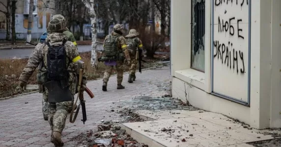 Росіяни не можуть завершити операцію з оточення Бахмута. Головне за 19 березня