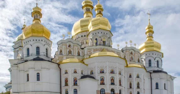 Києво-Печерська лавра розірвала договір про оренду з упц мп. Головне за 10 березня