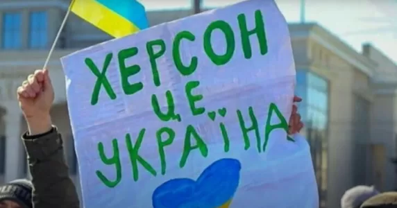 Протест проти псевдореферндуму, звільнення Яцьківки, нові тіла вбитих росіянами у Ізюмі. Головні новини за 23 вересня