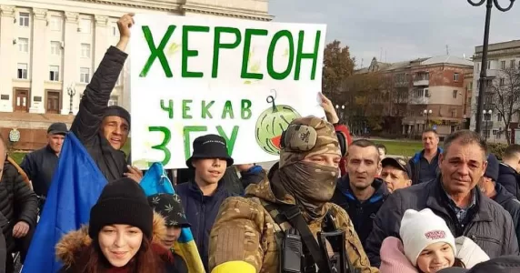 «Непросте рішення». Як російська пропаганда пояснювала втечу з Херсона