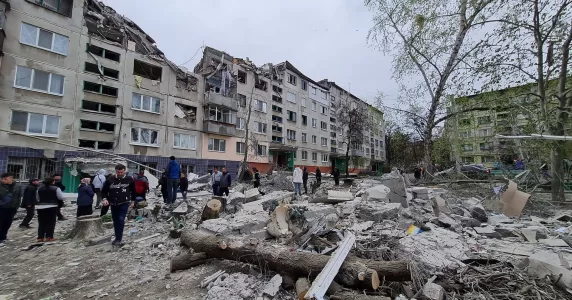 Нові санкційні обмеження проти росіян і збільшення кількості жертв внаслідок ворожого обстрілу Слов’янська. Головні новини 15 квітня