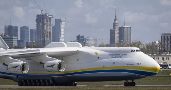 Фейк від імені «Азова» , тінь «Мрії» та плани по зомбуванню школярів на Луганщині. Головні новини за 28 серпня.