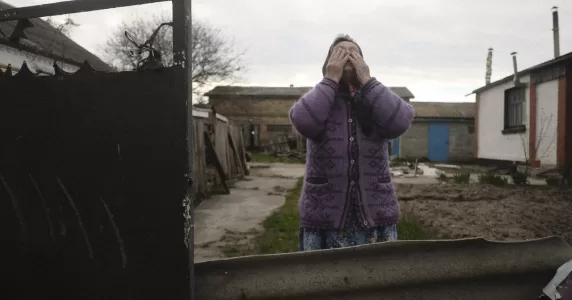 Історії з війни: росіяни вбили її онука та повністю обікрали дім
