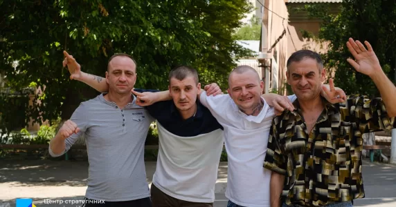 Піонерський салют, книги про Сталіна, пісні Газманова. Як росіяни знущалися з цивільних українців. Ексклюзив