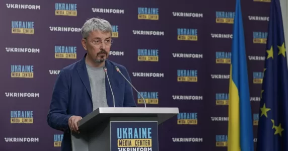В Україні ініціюють створення єдиної позиції у світових техплатформах щодо протидії дезінформації та фейкам