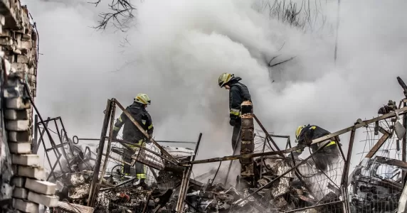 Україна повернула з полону 12 військовослужбовців, а РФ обстріляла Дніпро та Часів Яр. Головні новини 26 листопада