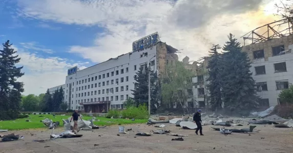 Російські окупанти вдарили ракетами по двом заводам на Донеччині. Головне за 5 травня