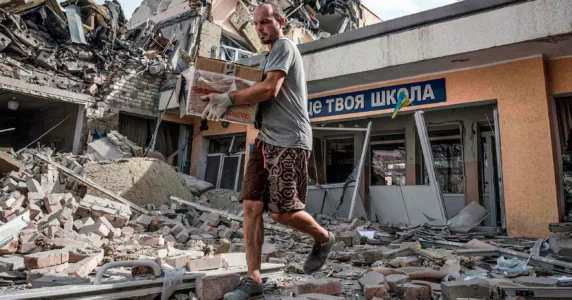 Російській «стандарт якості» знищення українських шкіл: дайджест пропаганди за 31 серпня 2023 року