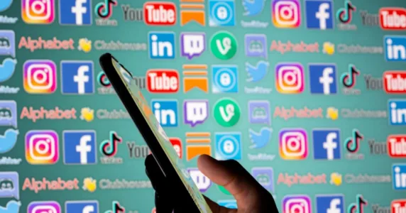 Spam, Ads, Fake News. Russian Propaganda Attacking Ukrainians on Social Media