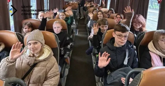 Окупанти планують вивезти 10 тисяч українських дітей у пропагандистські тури по РФ