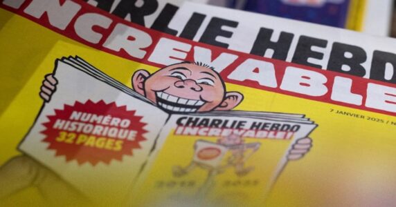 Charlie Hebdo поскаржився до суду на підробку своїх обкладинок