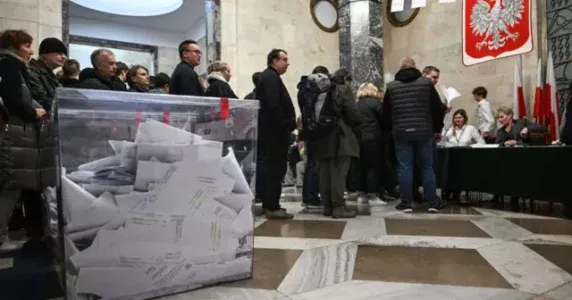 У Польщі виявили ознаки зовнішнього втручання у президентські вибори через Facebook-рекламу