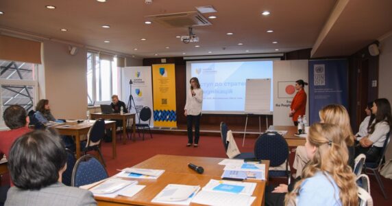 Центр стратегічних комунікацій провів триденний тренінг на Закарпатті:  про фейки, стратком і кризові комунікації